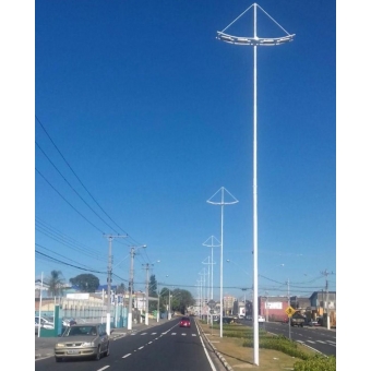 Postes Metálicos para Iluminação Pública e Decorativa
