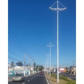 Postes Metálicos para Iluminação Pública e Decorativa
