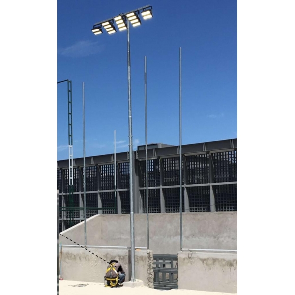 Postes Metálicos para Iluminação Pública e Decorativa